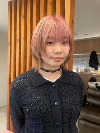 ミディアム カラー リカ/ハイトーン ・オリーブ🍀のヘアスタイル