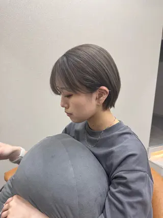 ショート 髪質改善＆ハイトーンカラー Cica神戸三宮元町店所属・福田 美波のヘアスタイル