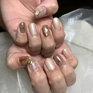 ネイル repos~ルポ~所属・里見 麗のネイルデザイン