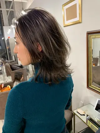 ミディアム エクステ（レミー毛） NINEのヘアスタイル