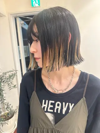 ショート カラー タイトボブ個性派カラ ーAKANEのヘアスタイル