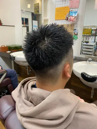 ショート メンズ clomus梅田茶屋町店所属・髪質改善特化美容師 酸性ストレート近藤俊のヘアスタイル