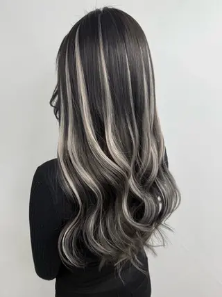 ロング カラー 𝙃𝘼𝙍𝙐🎀 韓国×エクステのヘアスタイル