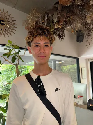 メンズ saki/ハイトーン カラー/薬院のヘアスタイル