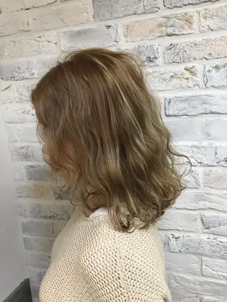 ミディアム カラー パーマ ヘアアレンジ re naのヘアスタイル