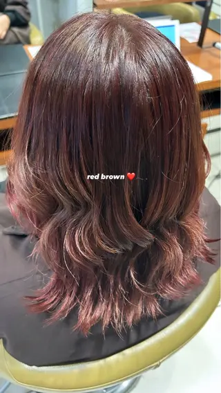 ミディアム カラー RENA 【Earth】のヘアスタイル