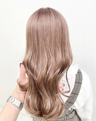 セミロング カラー 🩵ハイトーン 美咲🩵のヘアスタイル