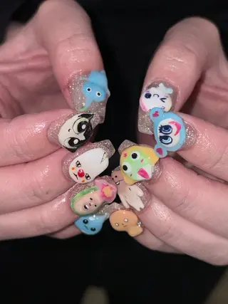 ネイル NES NAIL所属・さゆり￤推しキャラ ￤ロングネイル🩷のネイルデザイン