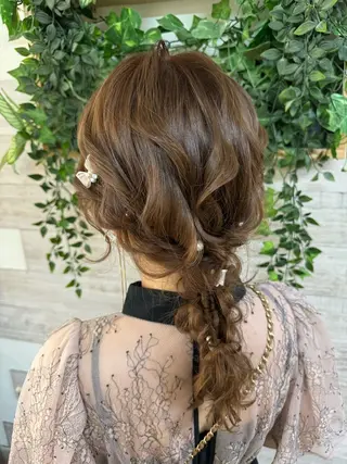 セミロング ヘアアレンジ PLUS縁所属・ヘアメイク10年から 美容師💄Anriのヘアスタイル