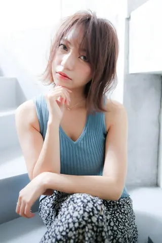 ミディアム カラー 勘場 万菜華のヘアスタイル