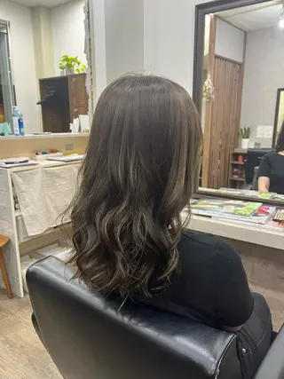 ロング カラー 薮内 香保里のヘアスタイル