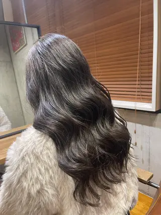ロング カラー 🫧うる艶レイヤー /グレージュ🪐リサのヘアスタイル