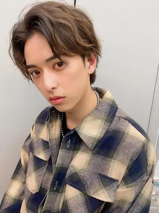 カラー メンズ 岡野 静華のヘアスタイル