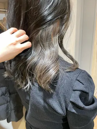 ロング カラー akane .のヘアスタイル