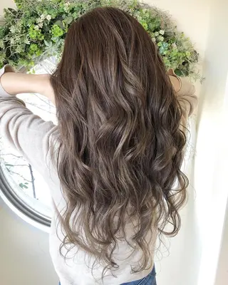 ロング カラー 上霜 菜月のヘアスタイル