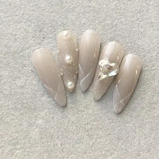 ネイル May.by Charme  Hのネイルデザイン