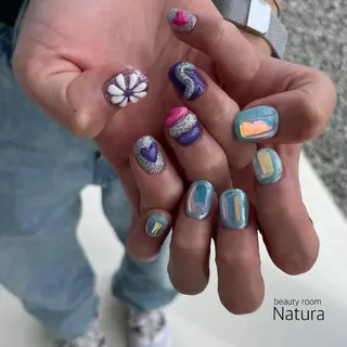 ネイル マツエク・マツパ アイブロウ beautyroom Naturaのネイルデザイン