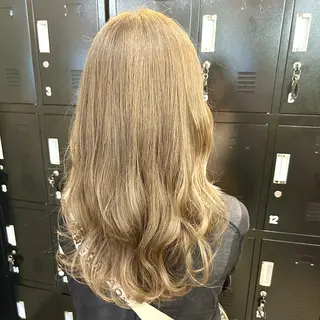 ミディアム カラー 艶髪ハイトーン /髪質改善✨レオンのヘアスタイル