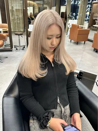 ロング カラー ウルフとハイトーン みっちー✂️のヘアスタイル