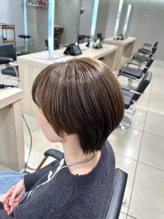 ショート カラー 巖本 真希のヘアスタイル