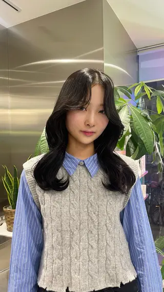 セミロング クルミ/ 💕ワンホンネイルのネイルデザイン