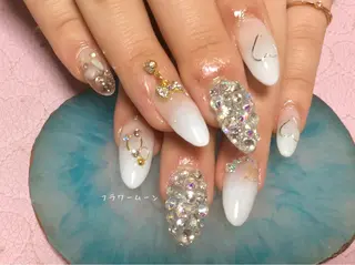 ネイル フラワー ムーンのネイルデザイン