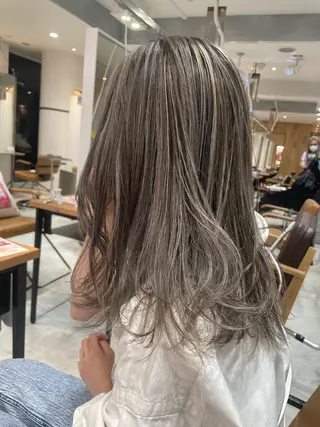 セミロング カラー 艶ハイトーン👑♡ NATSUKIのヘアスタイル