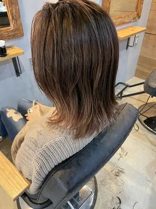 ミディアム カラー Blue高槻所属・ハイライト 透明感カラー松本のヘアスタイル