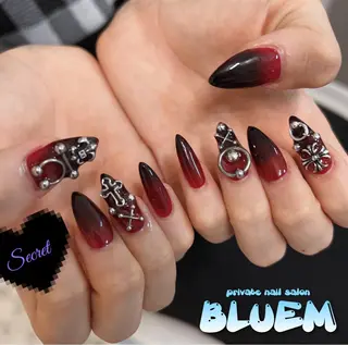 ネイル BLUEM なな🐶のネイルデザイン