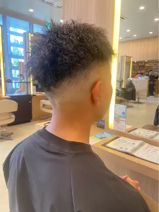 ショート メンズ UNIXマークイズみなとみらい所属・上杉 茉広のヘアスタイル