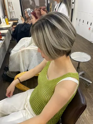 ミディアム カラー ヒカ/外国人風 デザインカラーのヘアスタイル