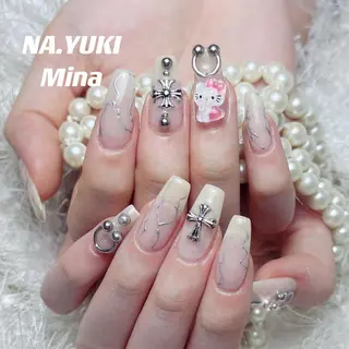 ネイル 🦋 Queenieのネイルデザイン