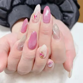 ネイル The Best Beauty受付担当のヘアスタイル