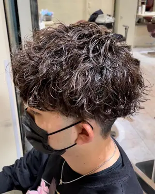 ショート 新宿メンズパーマ メンズバレイヤージュのヘアスタイル