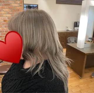 ミディアム 濱口 由華のヘアスタイル