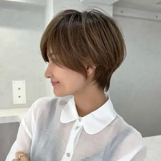 ショート グレージュ/レイヤー ふうか　渋谷のヘアスタイル