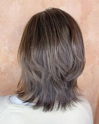 ミディアム カラー N° aria 三軒茶屋のヘアスタイル