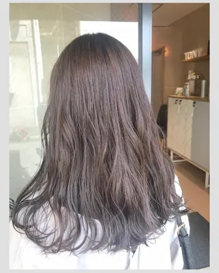 セミロング カラー 関 桃子のヘアスタイル