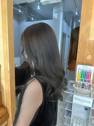 ミディアム miloc MOMOKAのヘアスタイル