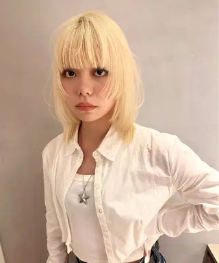 セミロング ミルクティーベージュ outaのヘアスタイル