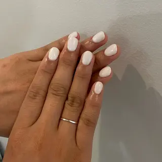 ネイル 𝑟𝑖𝑠𝑎 🕯‎🤍のネイルデザイン