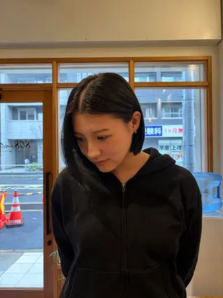 カラー 荒井 茉凜のヘアスタイル