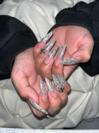 ネイル nail.salon .Reversalのネイルデザイン