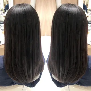セミロング 縮毛矯正/髪質改善 継続する美髪のヘアスタイル