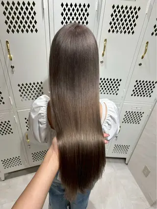 ロング カラー 赤みゼロ 🤎柔ベージュのヘアスタイル