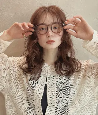 ミディアム パーマ Un ami  omotesando所属・Mon/ショート/パ ーマのヘアスタイル