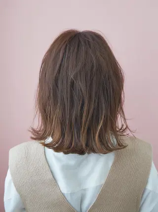 ミディアム カラー JILL ユキのヘアスタイル