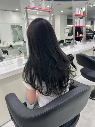 ロング カラー オリーブカラー🫒 レイヤーカット✂︎のヘアスタイル