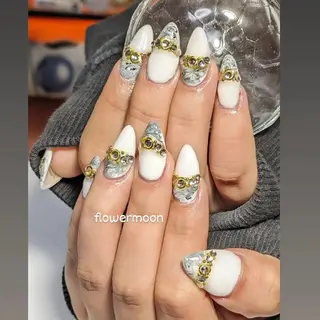 ネイル フラワー ムーンのネイルデザイン
