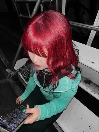 ロング カラー ura/デザイン/ ハイトーン/個性派のヘアスタイル